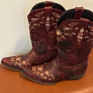 Elegant Embroidered Burgundy Heeled Boots